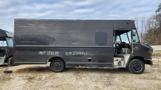 Picture of 2007-freightliner-mt55-chassis-truck-delivery